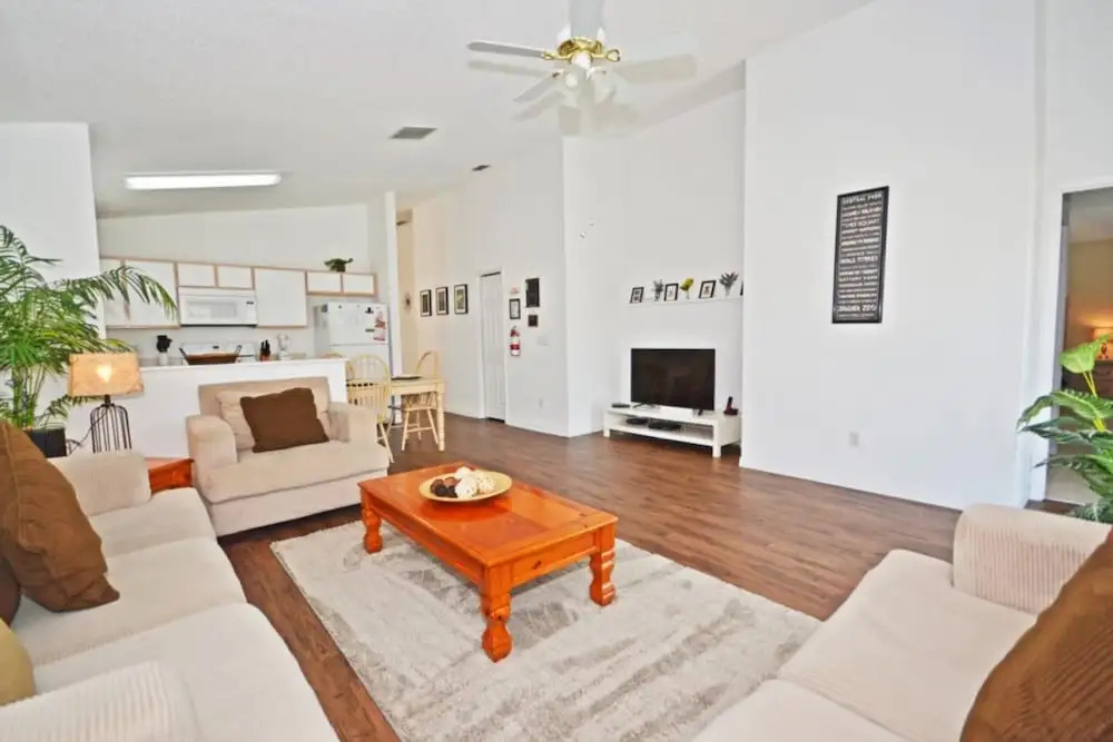 Hampton Lakes 215824