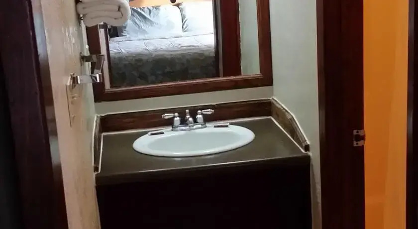 Budget King Motel
