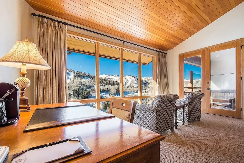 Premium Luxury Five Bedroom Townhouse with Hot Tub and Majestic Mountain Views 5 Townhouse by RedAwning