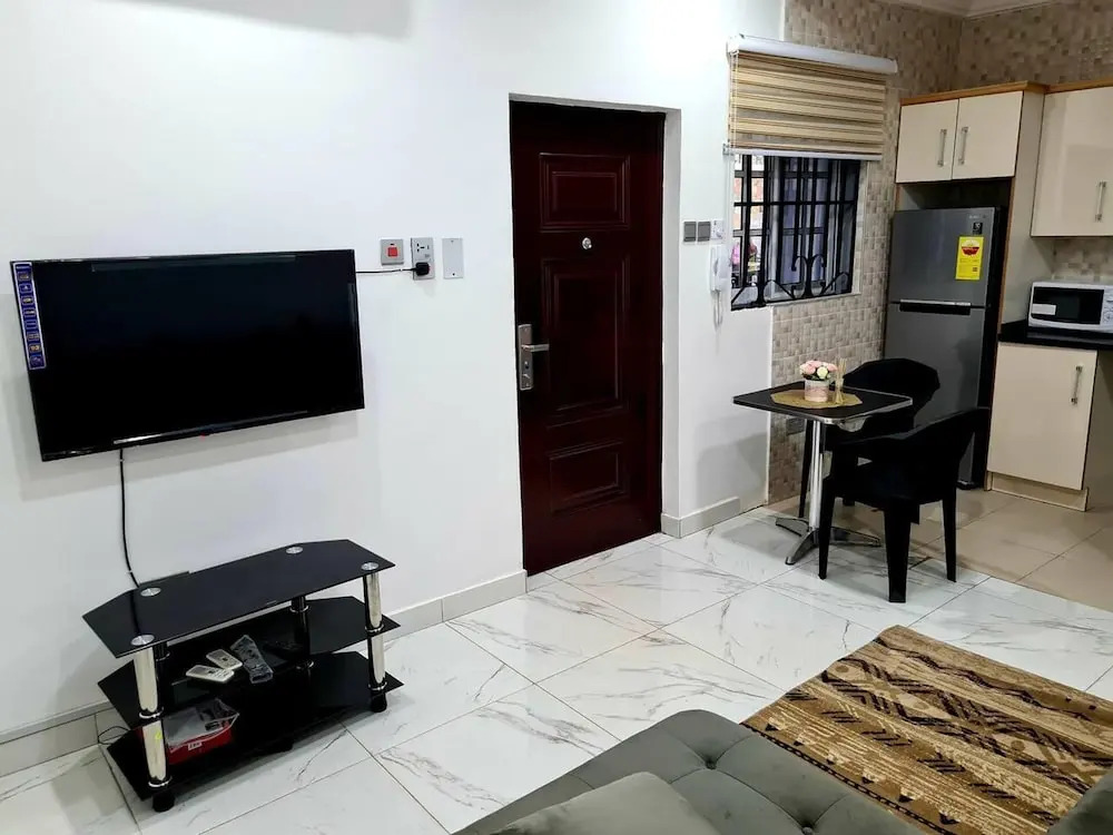 Comfy & Cozy Hideout ~ Close to Highway ~parking