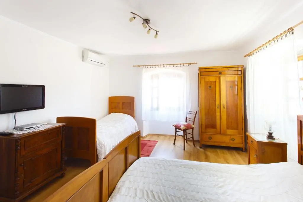 Apartments Villa Kastav in Old town center with sea view and parking