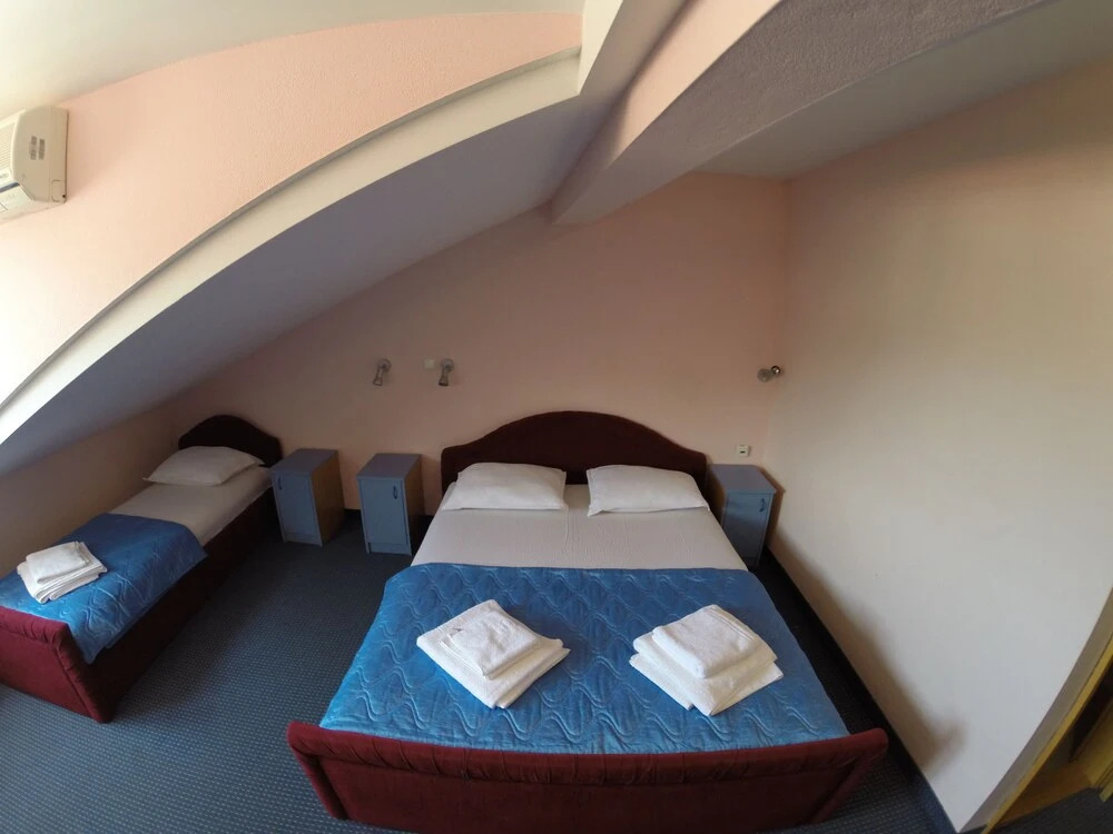 Hotel Lav