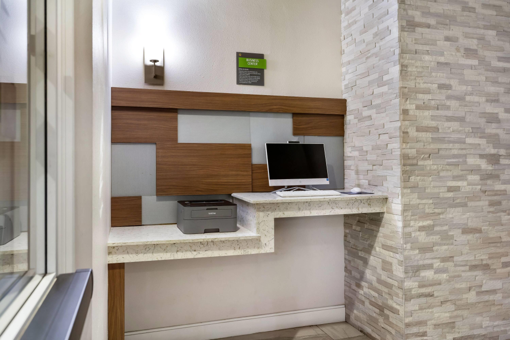 La Quinta Inn & Suites by Wyndham Alvin