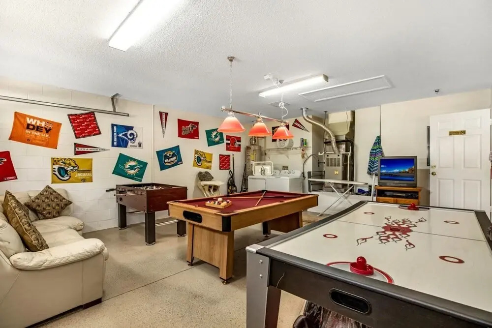 #253-Modern 4 bed home with own private pool close to Disney