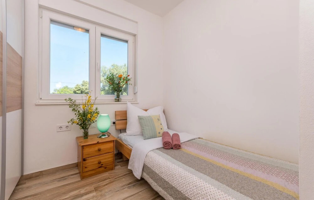 Awesome Apartment in Turanj With Wifi and 2 Bedrooms