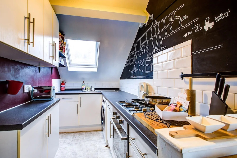 Entire Artistic Open-plan Top Floor Apartment