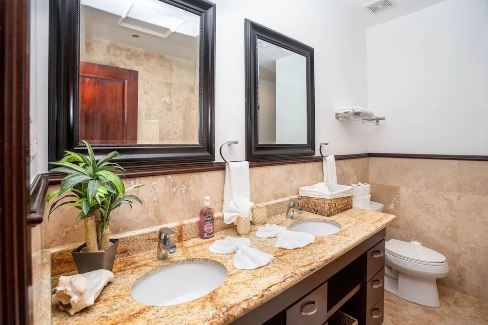 Pristine Bay Villa 1304 with large pool - 3 bedroom condo