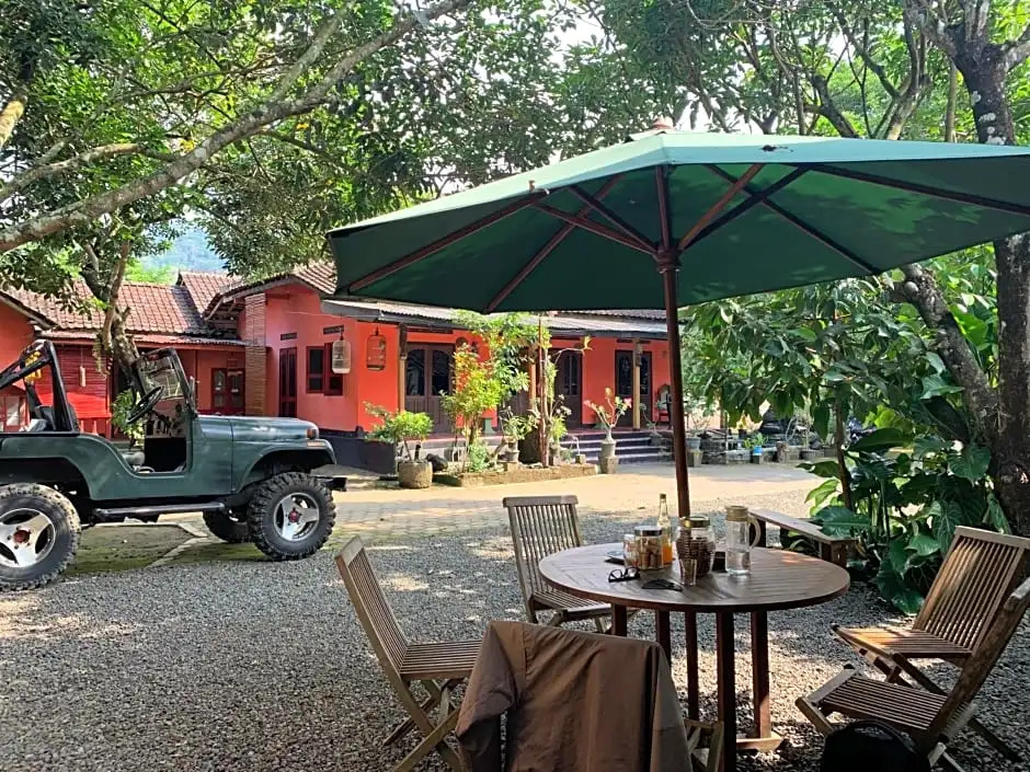 Bu Condro Homestay by Luxury Degree