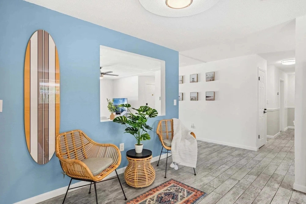 105 Bay Dr N