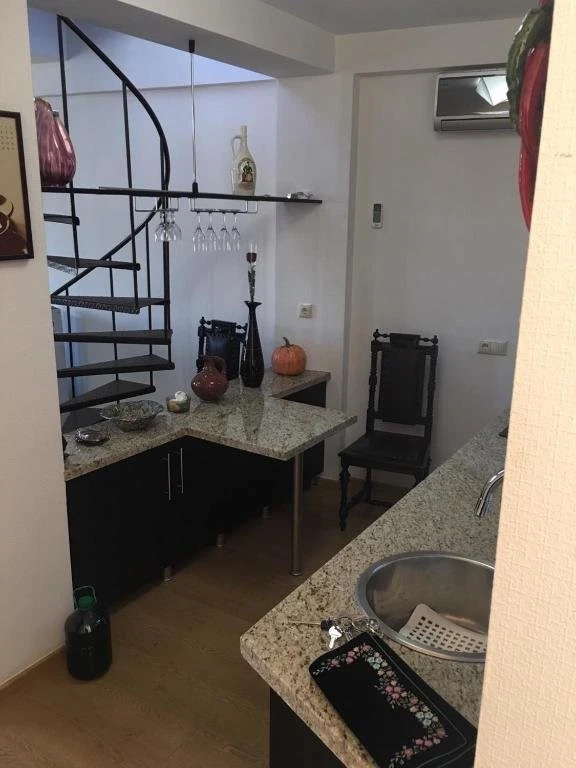 Aparment 18 A