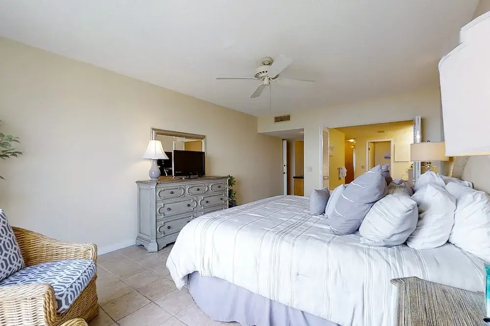 Attractive Home Steps From Ocean With Pool, Central AC, Deck & Fast Wifi