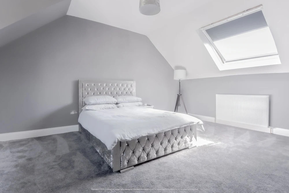 4 Bed-Sleeps 8- Free Parking-Pets-Hot Tub
