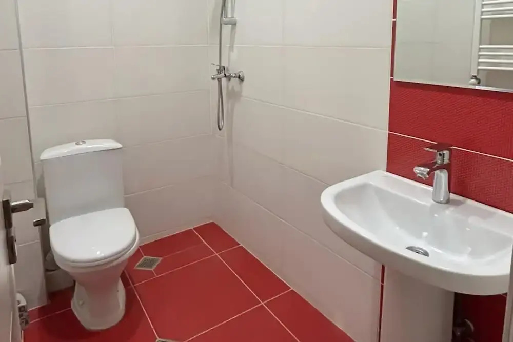 Korte Hotel Sleeps 14 With Courtyard