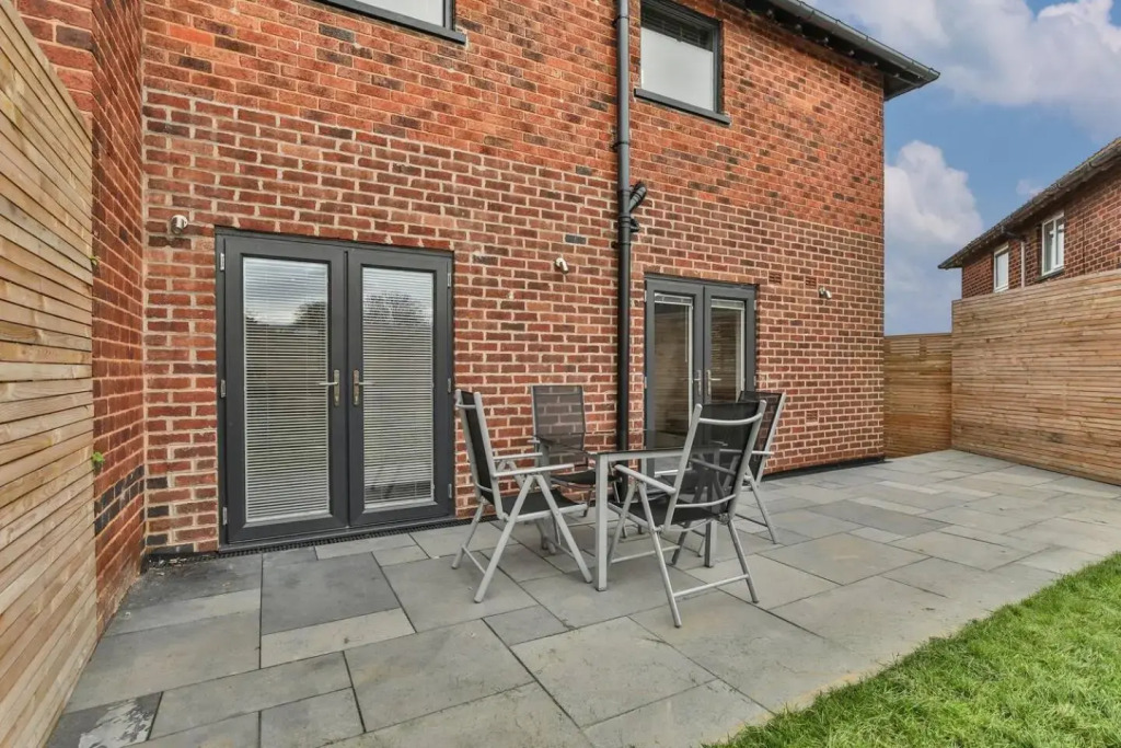 Renovated Whole House sleeps 4-5, WiFi, Parking near Sheffield Parkway