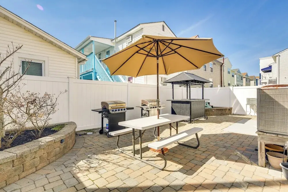 Walk to Beach: Wildwood Apt w/ Balcony!
