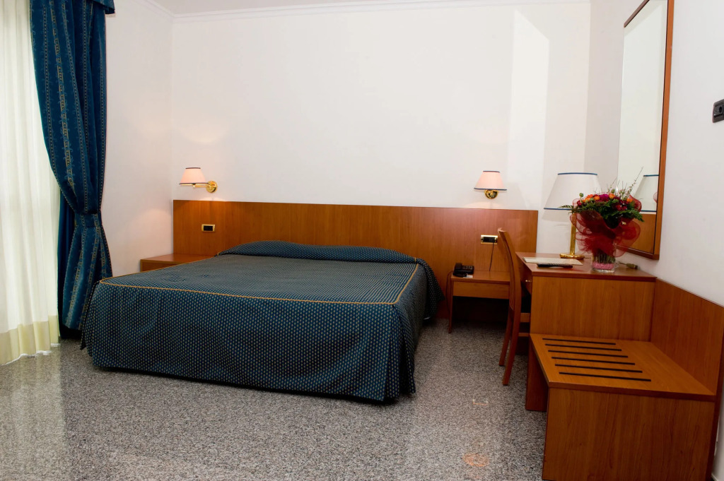 Hotel 90