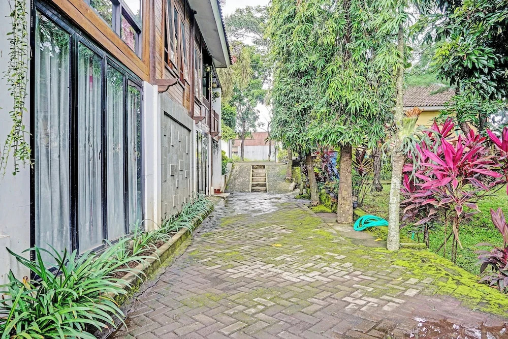 RedDoorz Syariah Near Wisata Durensewu Pandaan