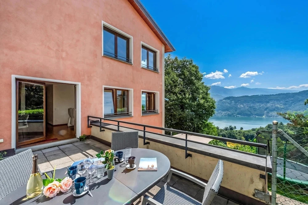Vernate Lugano Lake Sweet View
