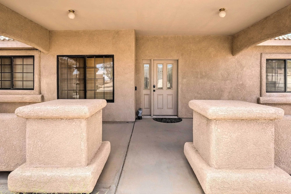 5 Mi to Beach & Marina: Lake Havasu Getaway!