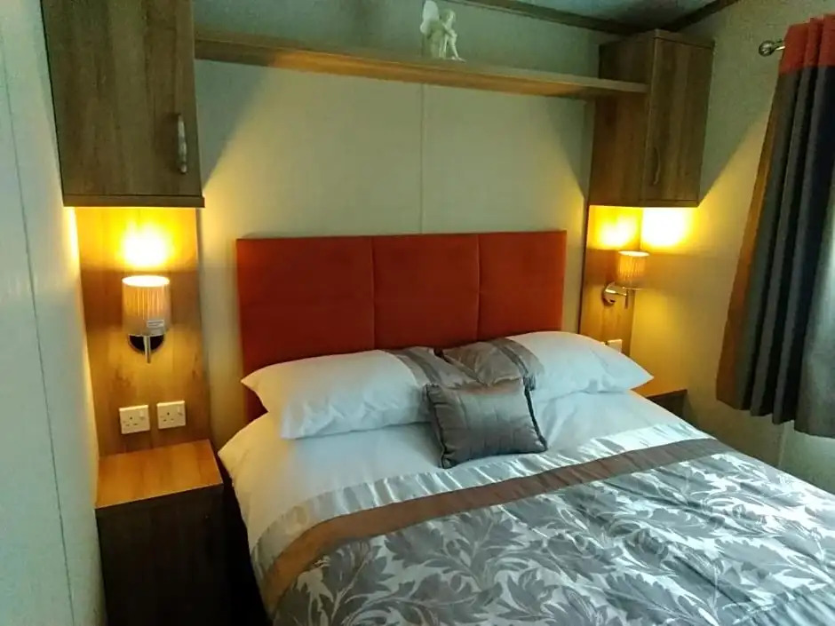 12 Burnside Lodge