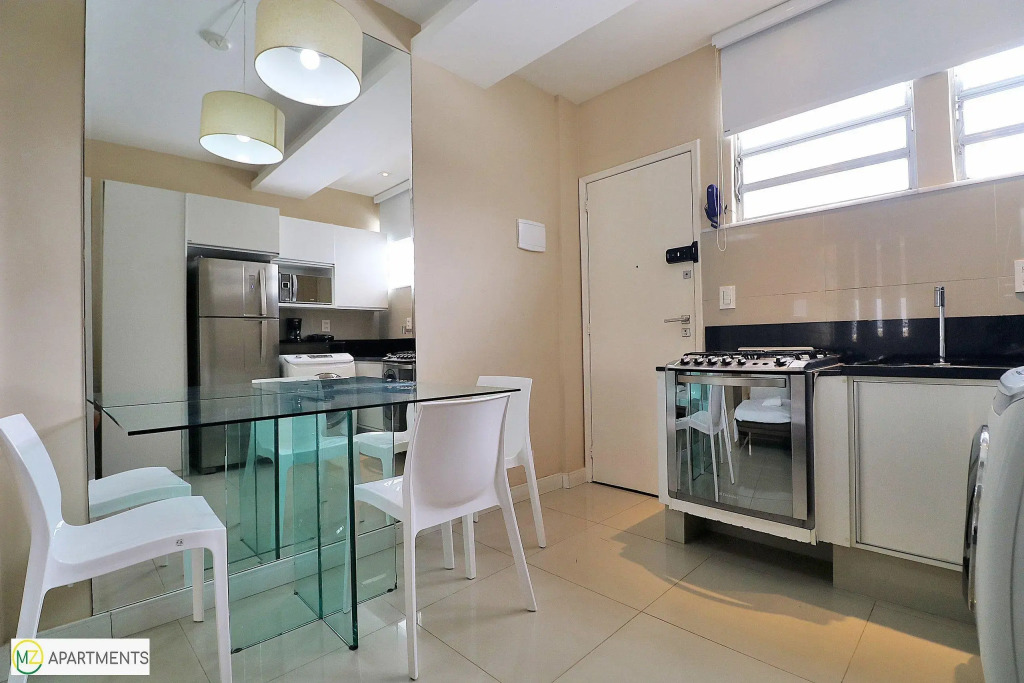Studio moderno e silencioso na quadra da praia em Ipanema!