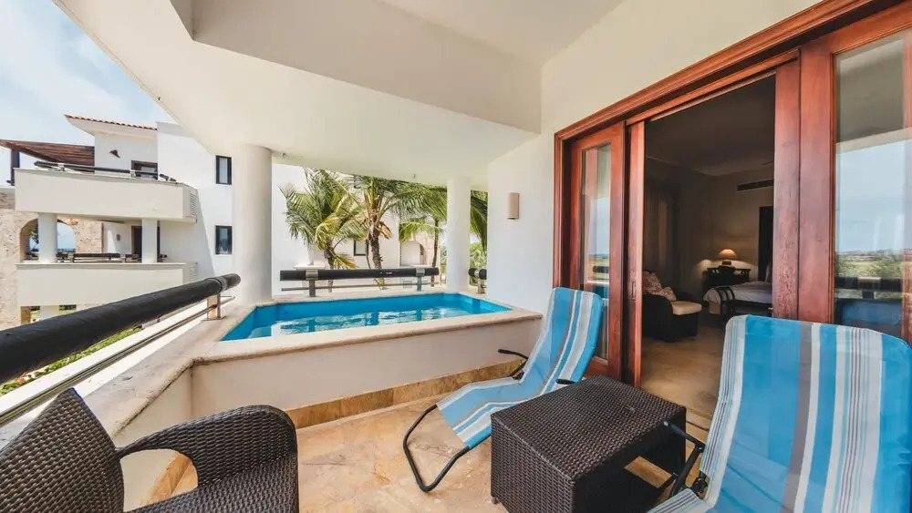 Magnificent Golden Bear w Balcony Pool and Private Parking lot E21