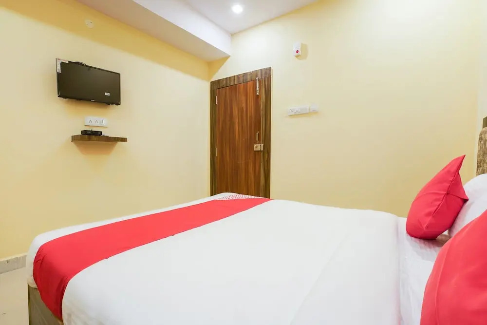 Hotel O R Square Stay Near LB Nagar Metro