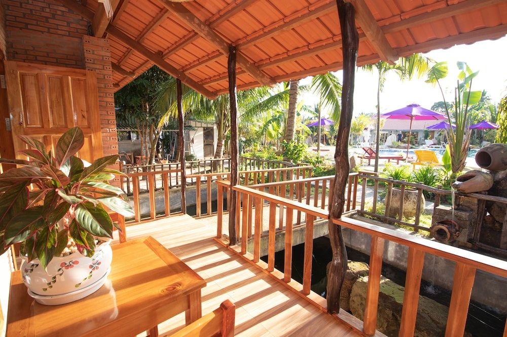 ღ Y Nghia at Ong Lang Beach ღ Coastal Haven with Home Cooked Bungalows ღ