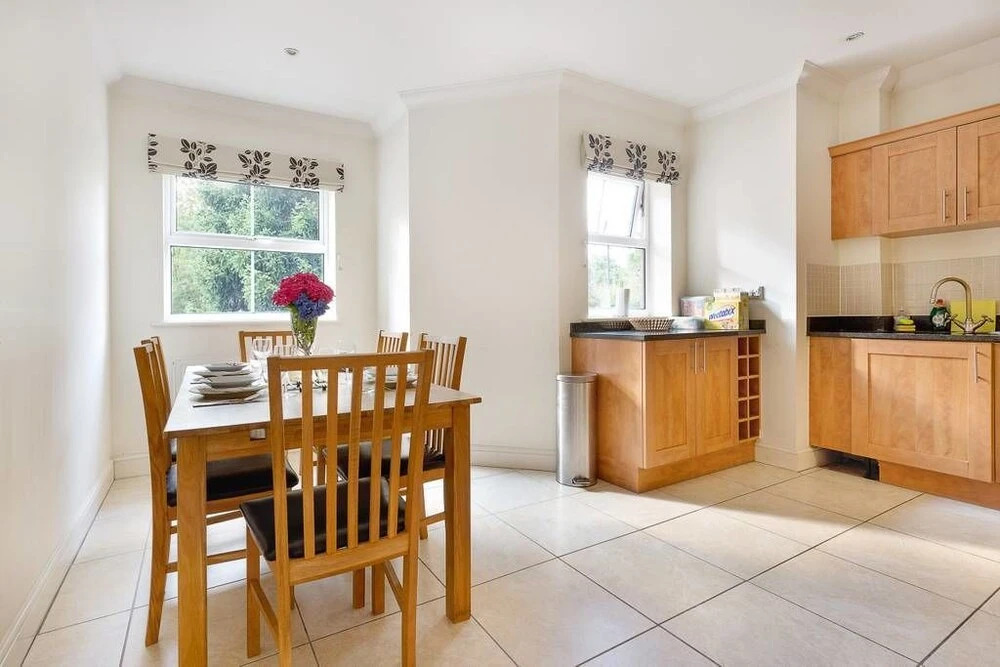 Luxury Northwood Apartment