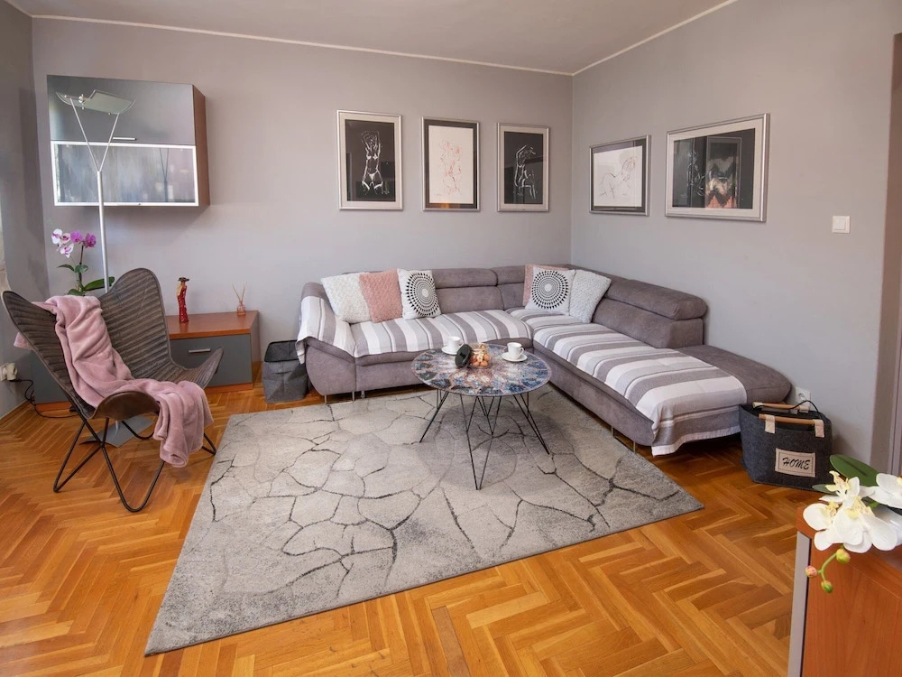 Apartment Point