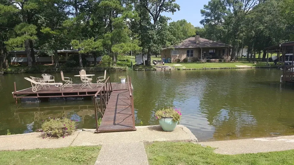 Waterfront Listing - 3 Bedroom 3 Bath on Secluded Private Cove,great Location