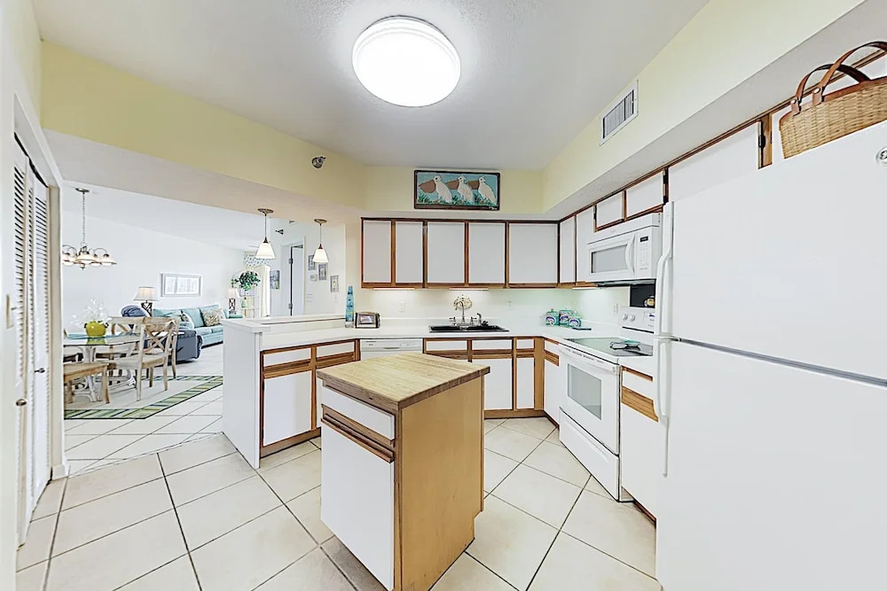 Pelican Pointe 302