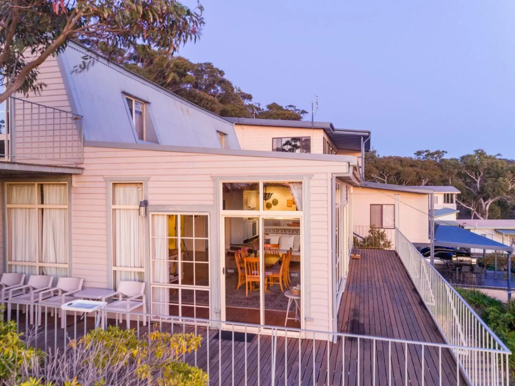 Sea Point at Hyams Beach