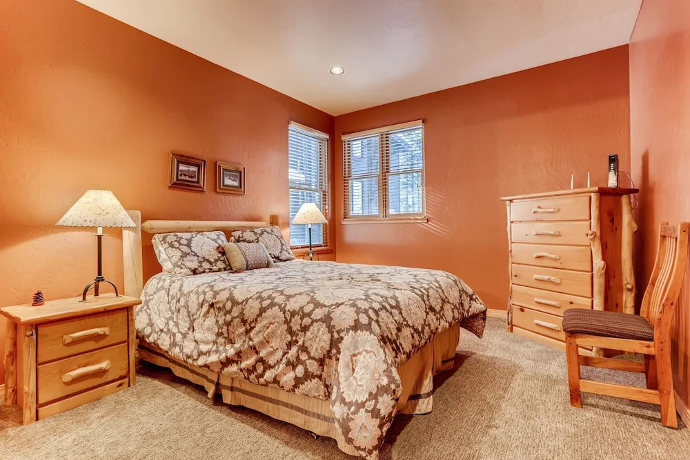 New Listing! Modern Ski Lodge W/ Hot Tub 4 Bedroom Home