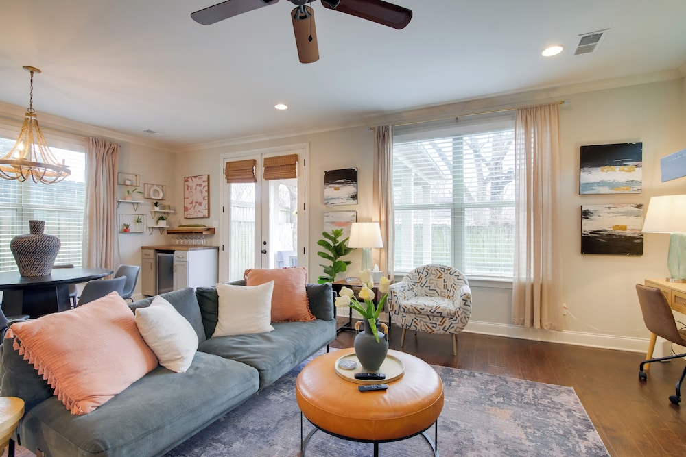 Pool Table! Walkable Stay in Midtown MEM