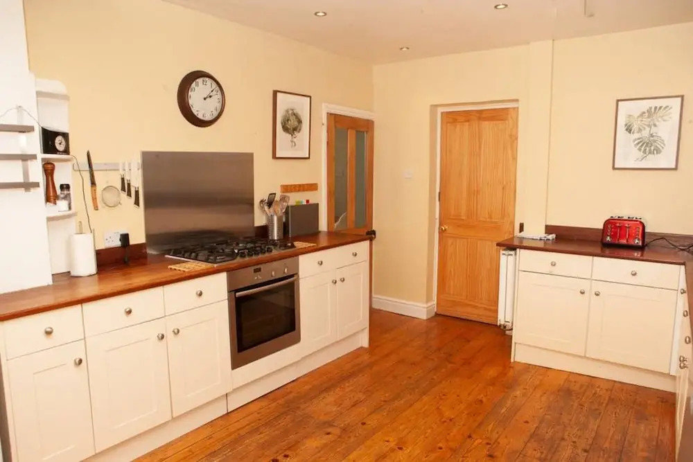 3 Bedroom House In Bath With Garden