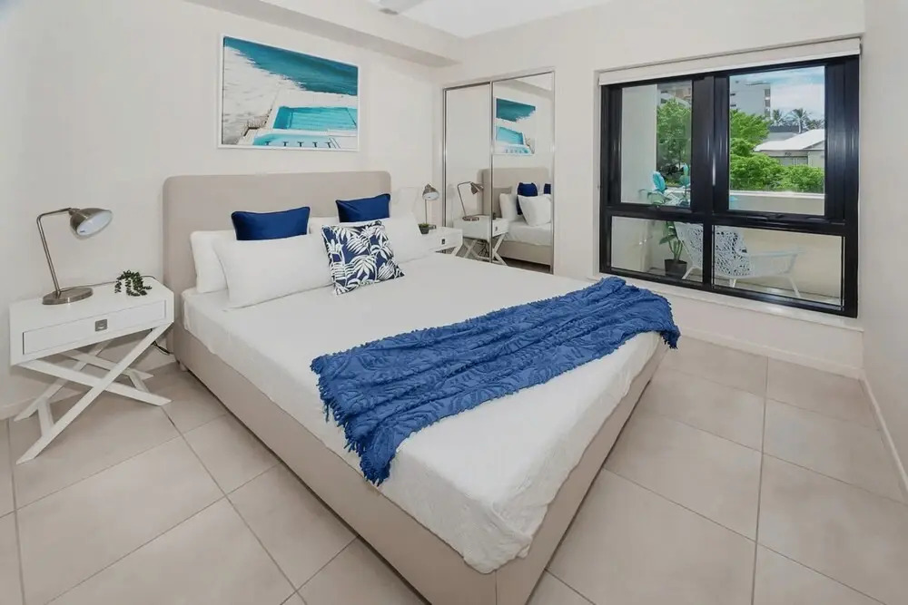 Coastal 2-bed With Parking & Pool by the Ocean