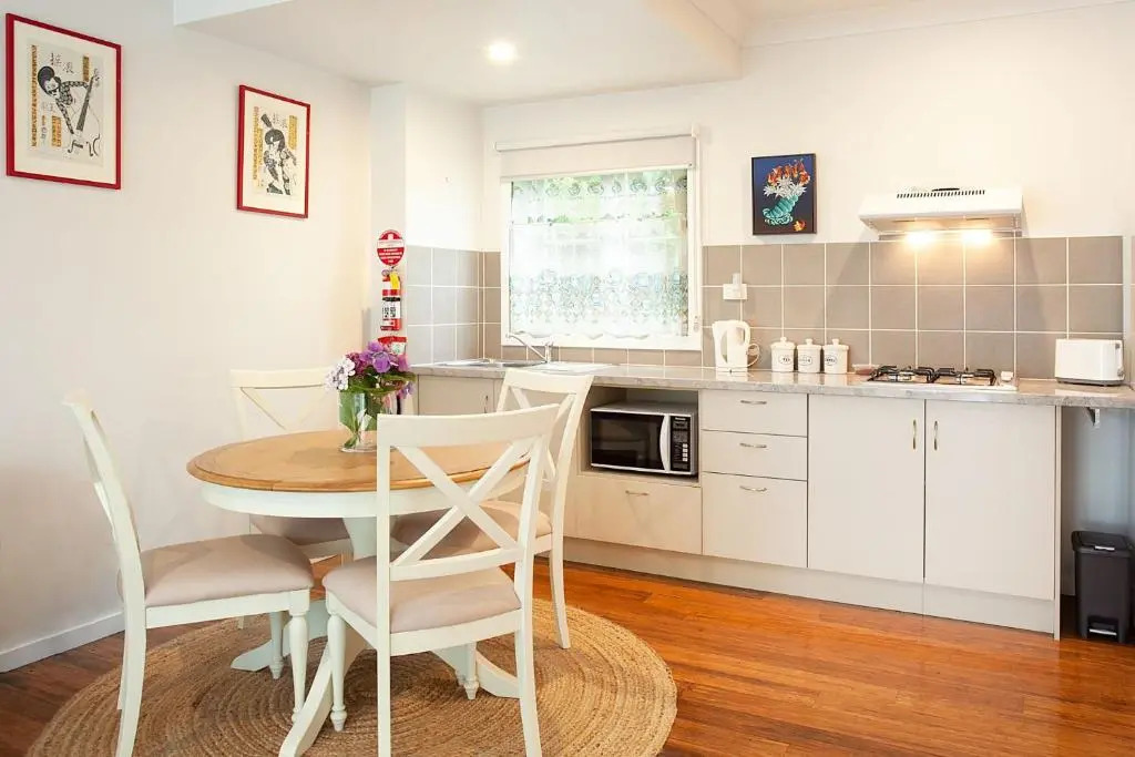 STONINGTON COTTAGE Berrima 4pm Check Out Sundays except Peak season