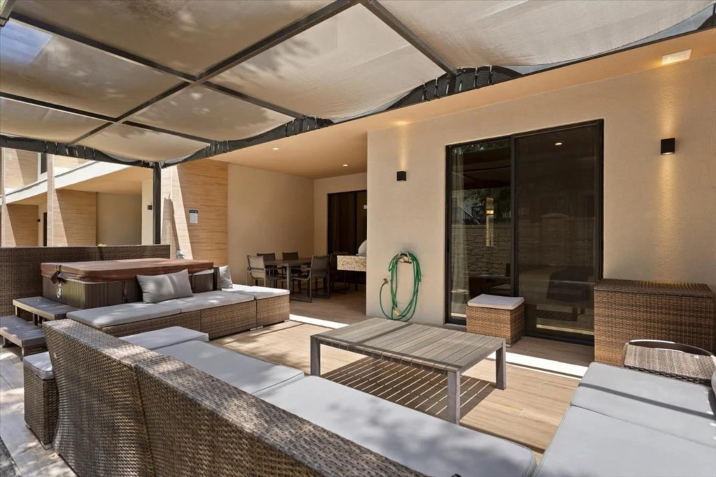 4 Bedrooms - 4,5 Bathrooms - Magic Village 7541 Bd
