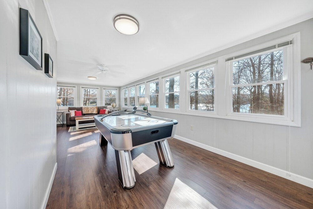 Lake Point Retreat - Lakefront Home With Hot Tub, Fire pit & Game Room