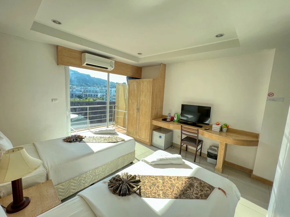 Red Sapphire Hotel