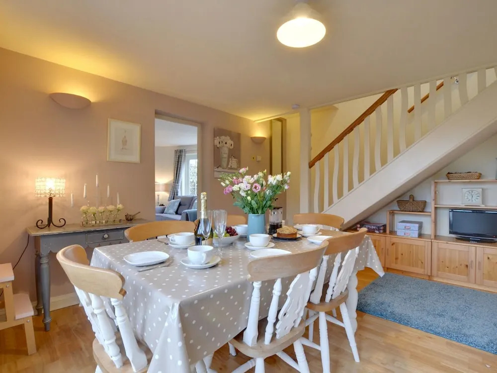 Vintage Holiday Home in Woodchurch With Parking