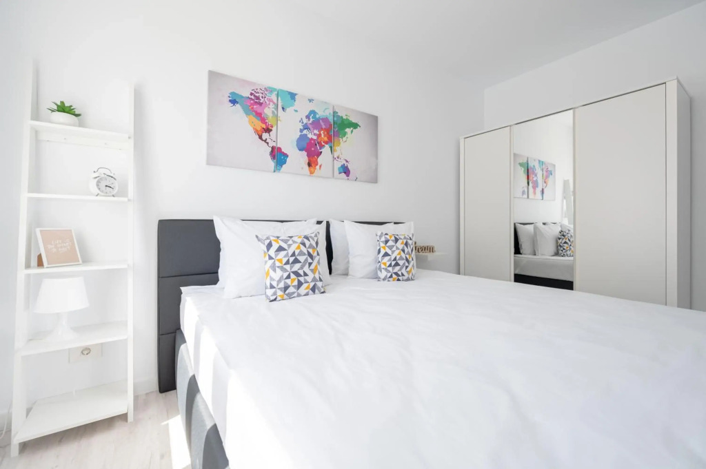 Trendy flat by the University