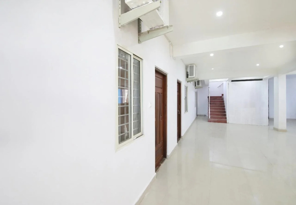 C Seasons Inn By OYO Rooms