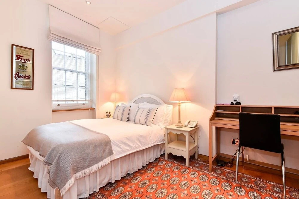 Elegant 3 bed apt With Rooftop Terrace in Pimlico