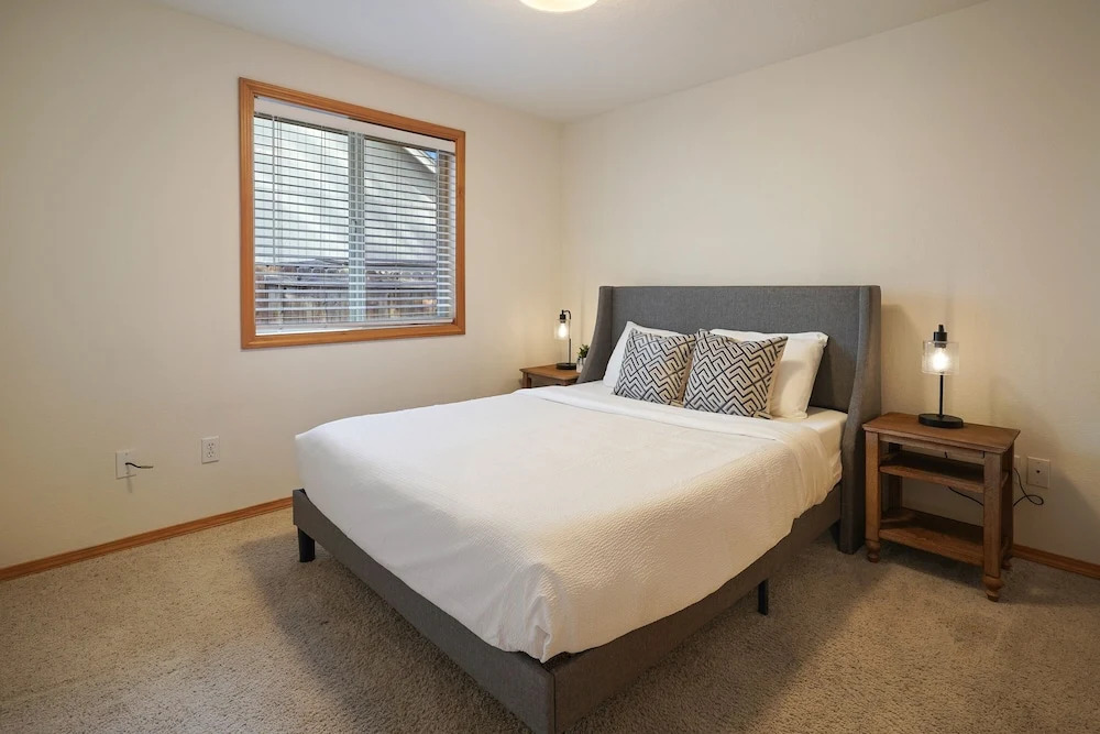 Quail Covey 3 Bedroom Home by RedAwning