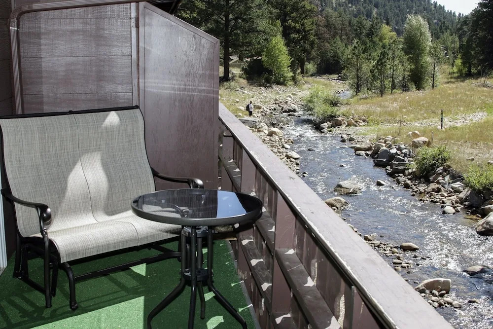 Fawn Valley Inn: 210