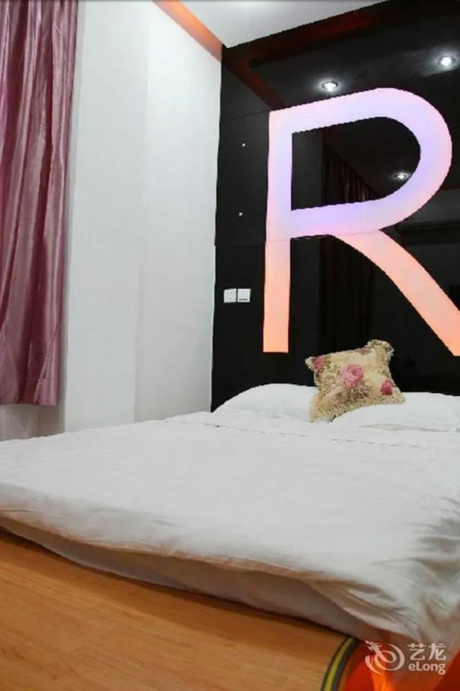 Qingdao Sweet Space Business Hotel