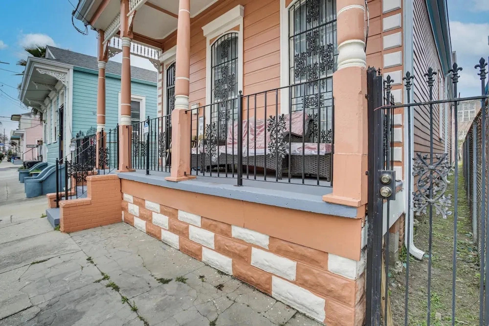 Nola Home w/ Front Porch ~ 1 Mi to French Quarter