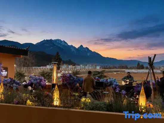 ShanJuanYun Panoramic Sunlit Yulong Snow Mountain Hotel Near Shuhe Ancient Town Near Baisha Ancient Town One free round-trip shuttle ride to the scenic area Brunch Free self-service laundry A quiet environment